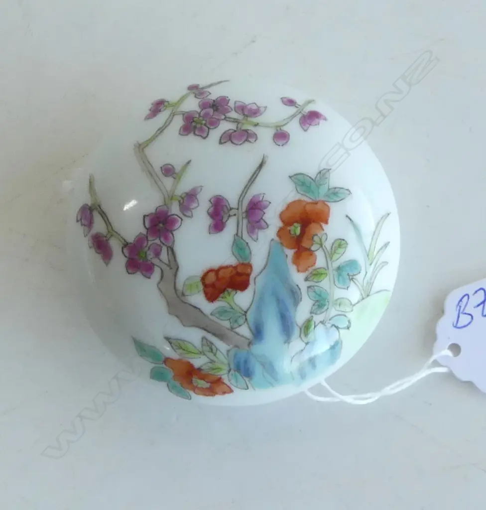 CHINESE FAMILLE ROSE SMALL LIDDED SEALING WAX POT squat circular Dia.68mm Image 1++