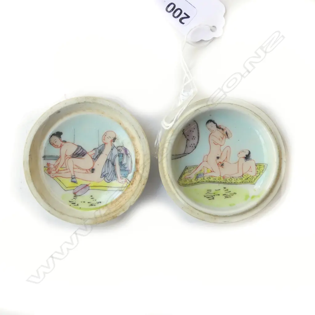 CHINESE B/W DRAGON LIDDED CONTAINER - EROTIC SCENES INSIDE 60mm dia Image 1++
