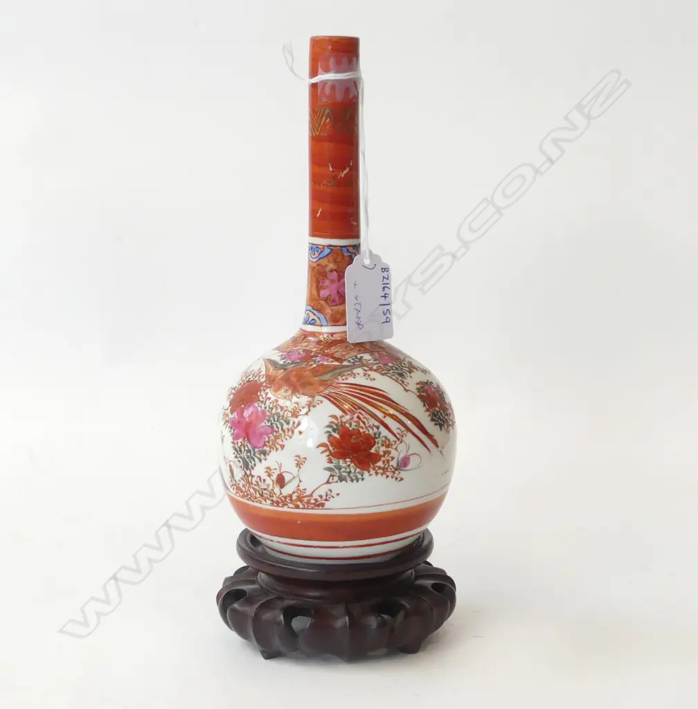 KUTANE BOTTLE VASE, ON WOOD STAND, H.260mm Image 1++