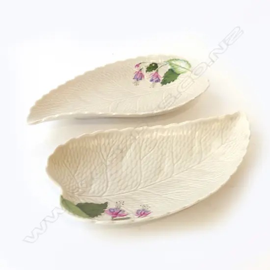 PAIR OF CROWN DEVON ‘FUSHIA’ LEAF BOWLS, L.280MM
