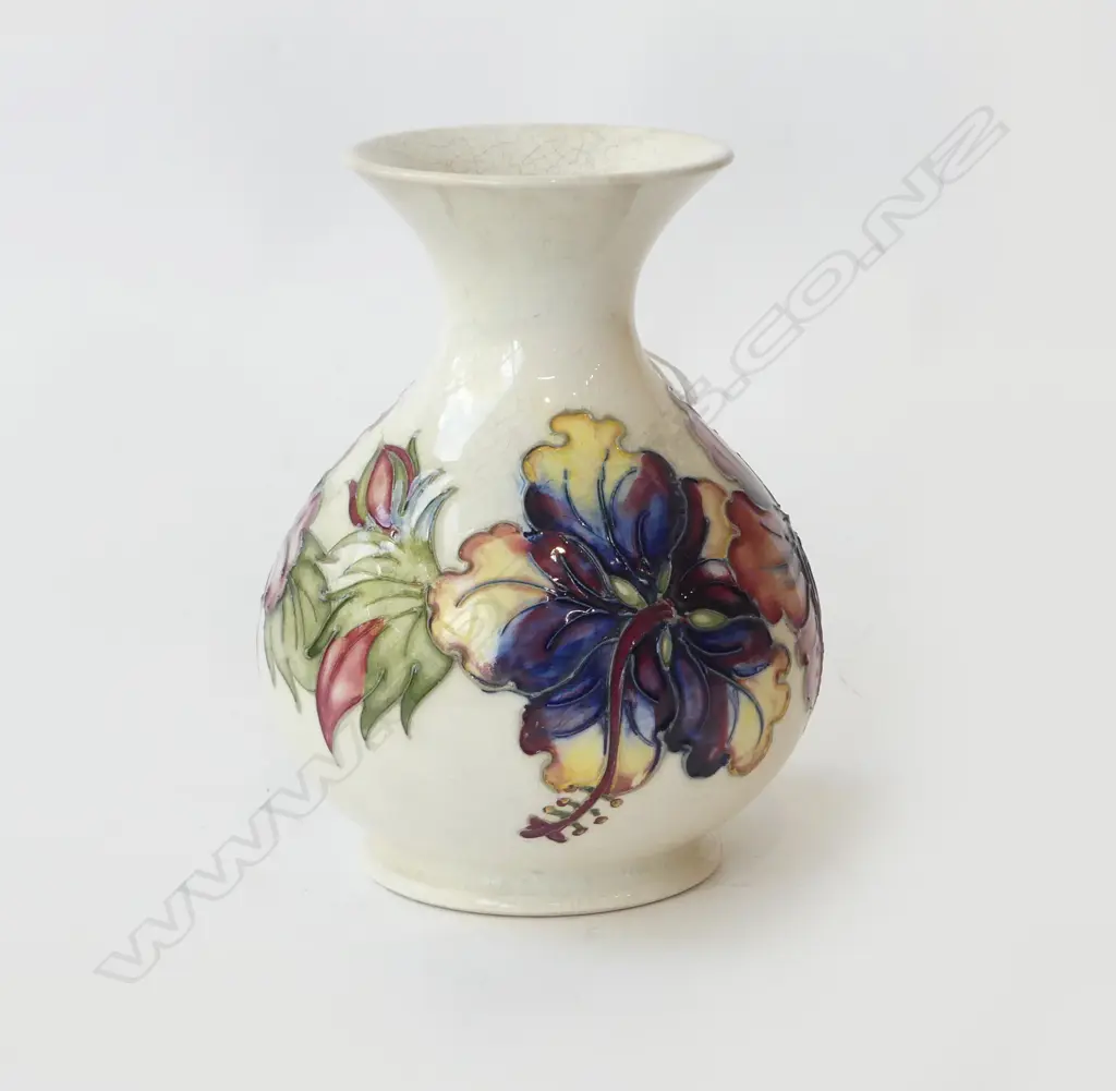 WILLIAM MOORCROFT HIBISCUS PATTERN VASE, H.150mm Image 1++