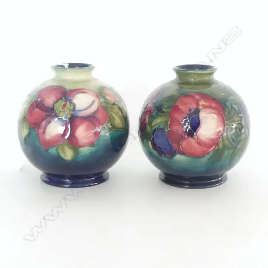 PR MOORCROFT ANEMONE SPHERICAL VASES H.100mm