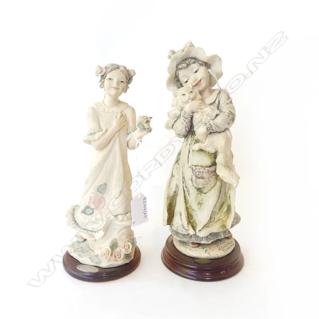 TWO CAPODIMONTE FIGURINES OF CHILDREN, H.260mm Image 1++