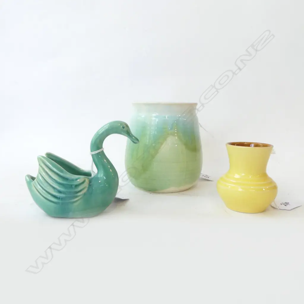 2 CROWN LYNN? VASES, TALLEST H.110mm AND SWAN - ALL UNMARKED Image 1++