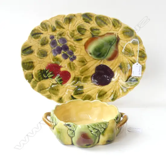 SARREGUEMINES TWO HANDLED DISH, DIA.190mm & OVAL PLATTER CHIPPED, L.310mm