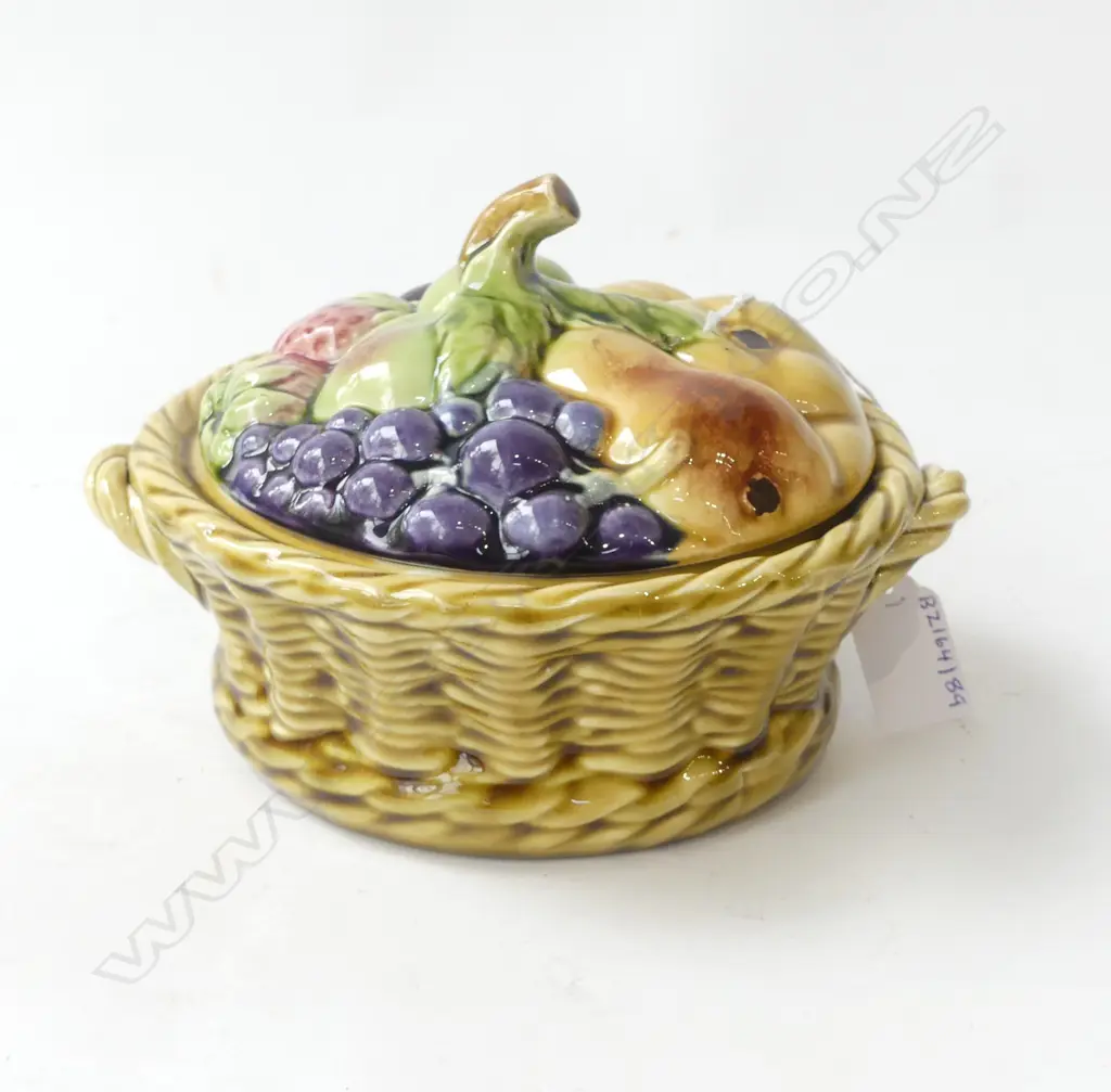 SARREGUEMINES FRUIT PATTERN LIDDED DISH DIA.160mm Image 1++