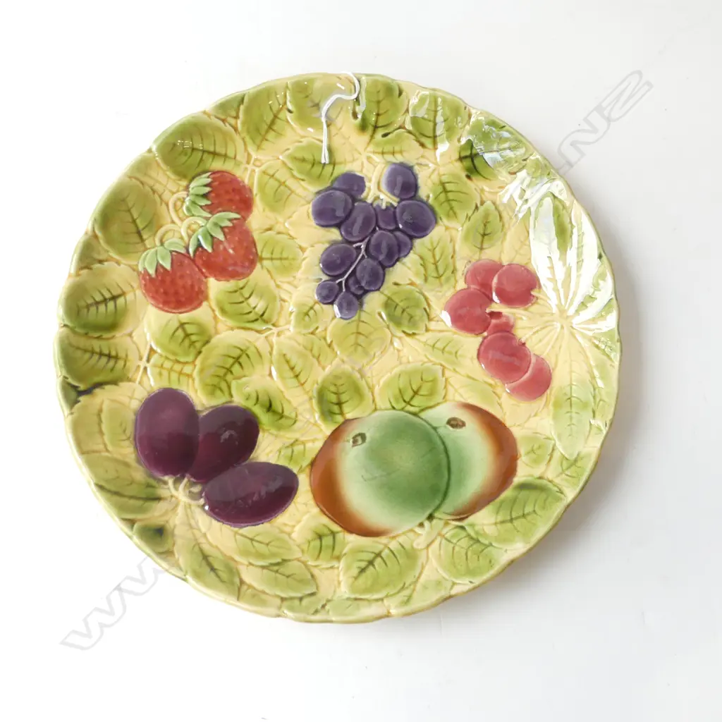 SARREGUEMINES, LARGE FRUIT PATTERN SERVING PLATE, DIA.300mm Image 1++