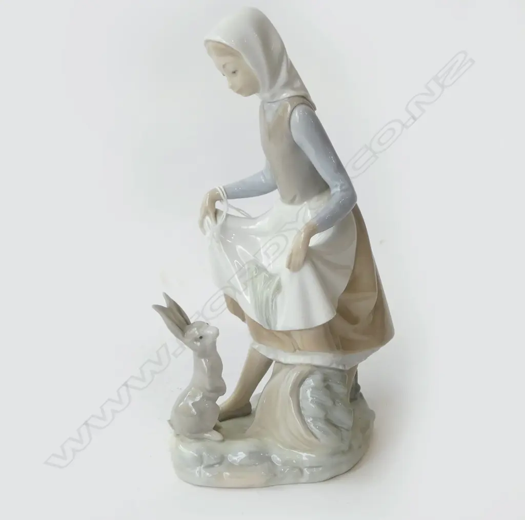 LLADRO FIGURINE GIRL WITH BUNNY,H.225mm Image 1++