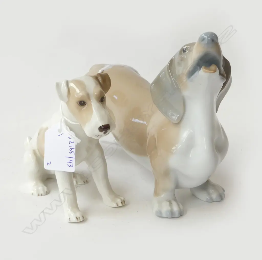 TWO CONTINENTAL PORCELAIN FIGURINE OF A DASHOUND & TERRIER, L. 230 &  L.130mm Image 1++