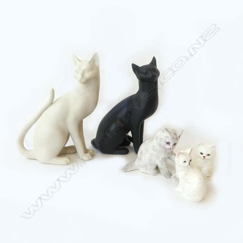 TWO FRANKLIN MINT FIGURINES, CATS BLACK & WHITE & THREE CHINA KITTENS, H.200mm  Image 1++