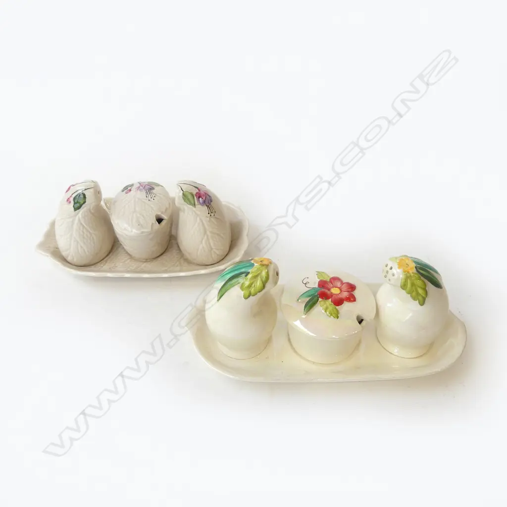 TWO CROWN DEVON CRUET SETS – FUSHIA & OTHER FLORAL, L.200MM Image 1++