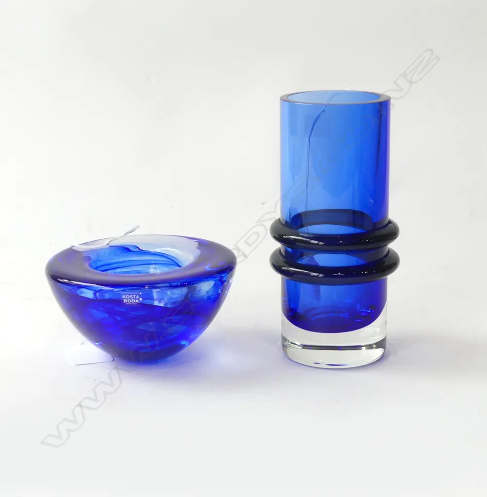 KOSTA BODA BLUE GLASS BOWL, DIA.110mm & BLUE GLASS VASE, H.156mm Image 1++