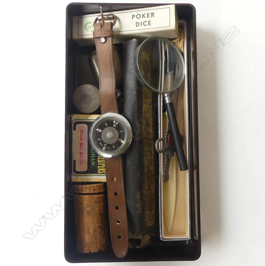 1949 BAKELITE ROYAL VISIT BOX + CONTENTS, L.215mm Image 1++