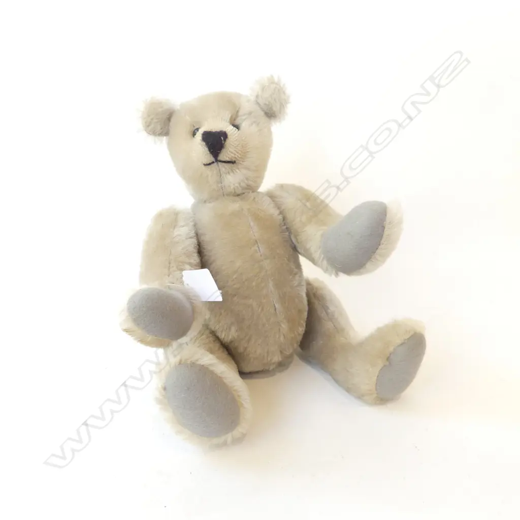 QUALITY MOHAIR TEDDY BEAR ‘A HANDMADE ORIGINAL CHESTER FREEMAN 1983 USA’, L. 300MM Image 1++