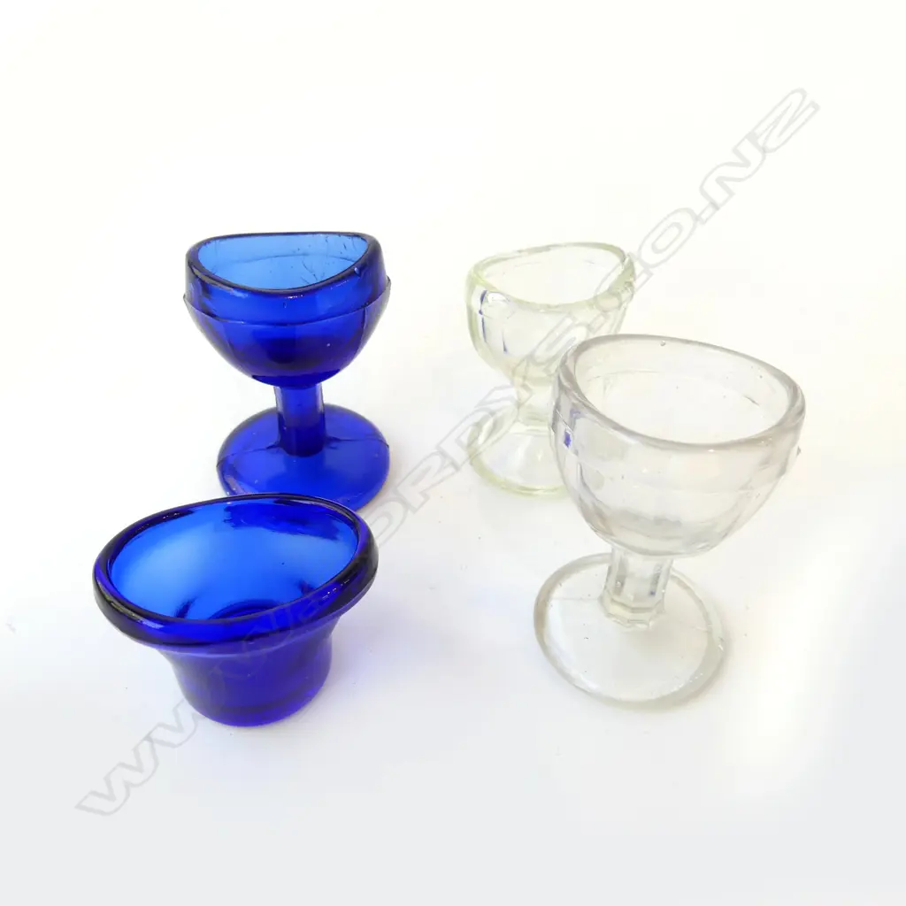 FOUR VINTAGE GLASS EYE BATHS – TWO COBALT BLUE AND TWO CLEAR H.6CM Image 1++