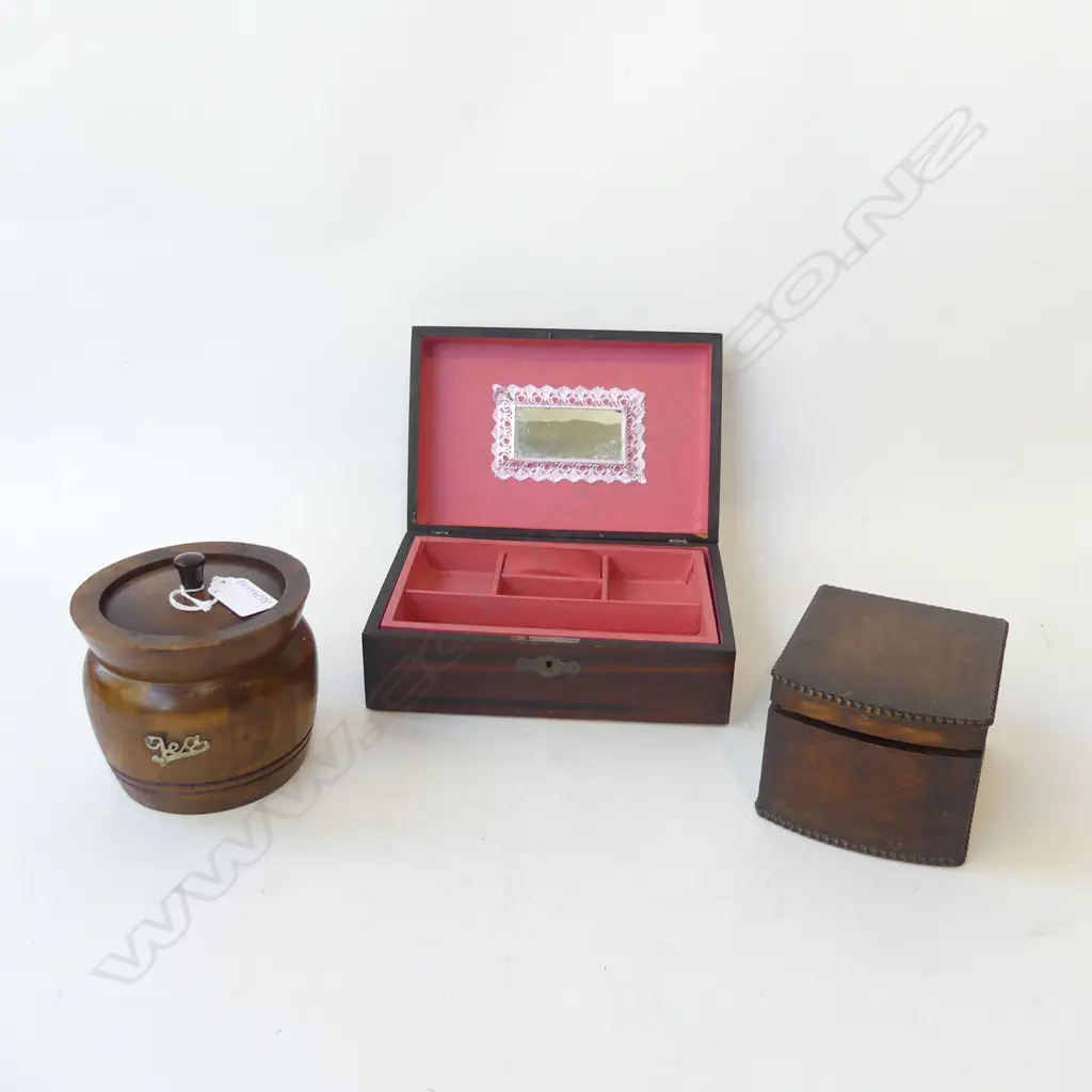 3 WOODEN BOXES – TWO TEA CADDIES &  JEWELLERY BOX WITH GLADIATOR DECORATION, L.120MM - 220MM Image 1++