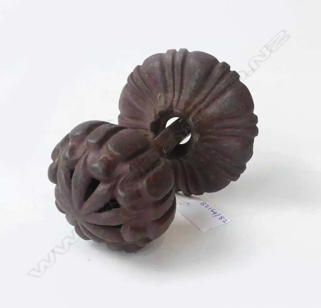 VICTORIAN CAST IRON FLOWER HEAD DOOR KNOB, DIA.90mm Image 1++