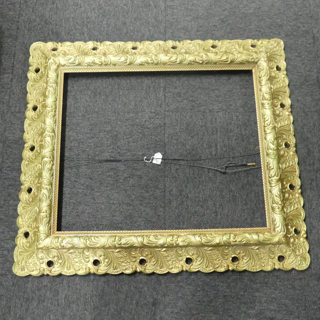 LG GILT PAINTED WOODEN FRAME 850x750mm Image 1++