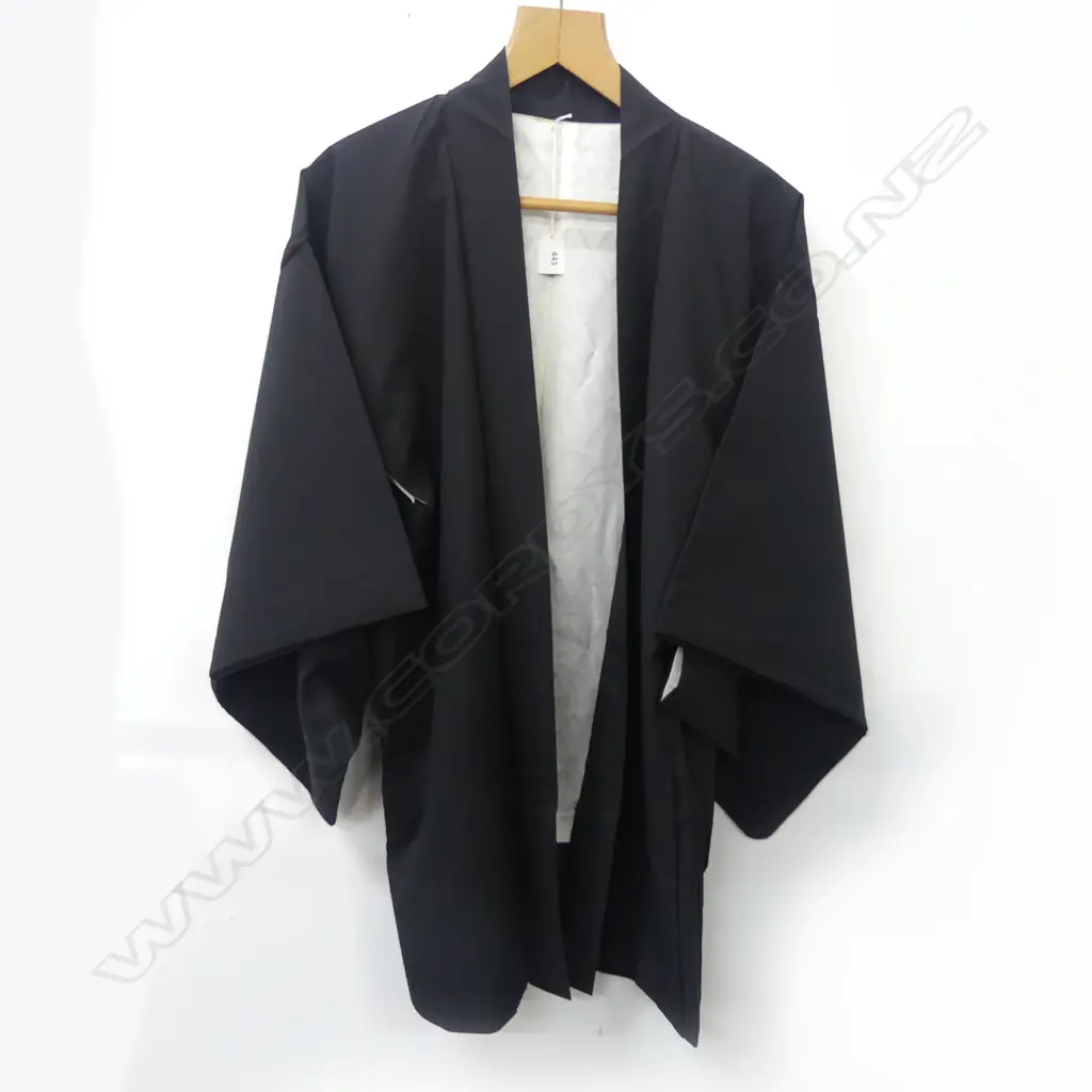 JAPANESE DECORATED SILK JACKET M SIZE Image 1++