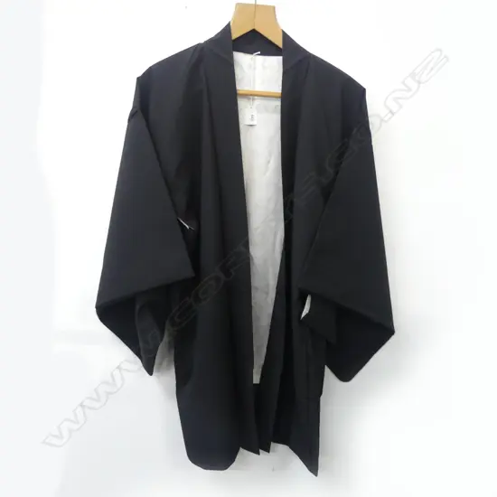 JAPANESE DECORATED SILK JACKET M SIZE