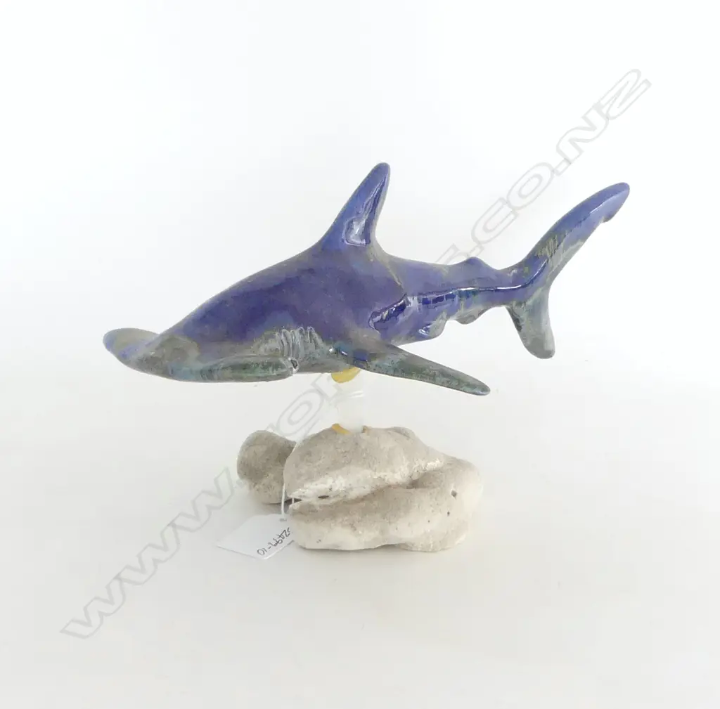 HAMMERHEAD SHARK SCULPTURE, CERAMIC MOUNTED ON VOLCANIC STONE BASE, HANDCRAFTED HAWAII. L.290mm H.150mm Image 1++