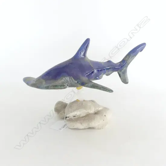 HAMMERHEAD SHARK SCULPTURE, CERAMIC MOUNTED ON VOLCANIC STONE BASE, HANDCRAFTED HAWAII. L.290mm H.150mm