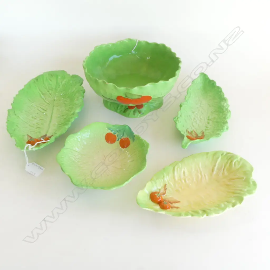 CARLTON WARE TOMATO LEAF PAT SALAD BOWL DIA220MM  3 MATCHING DISHES & SMALLER MATCHING BOWL DIA180MM Image 1++