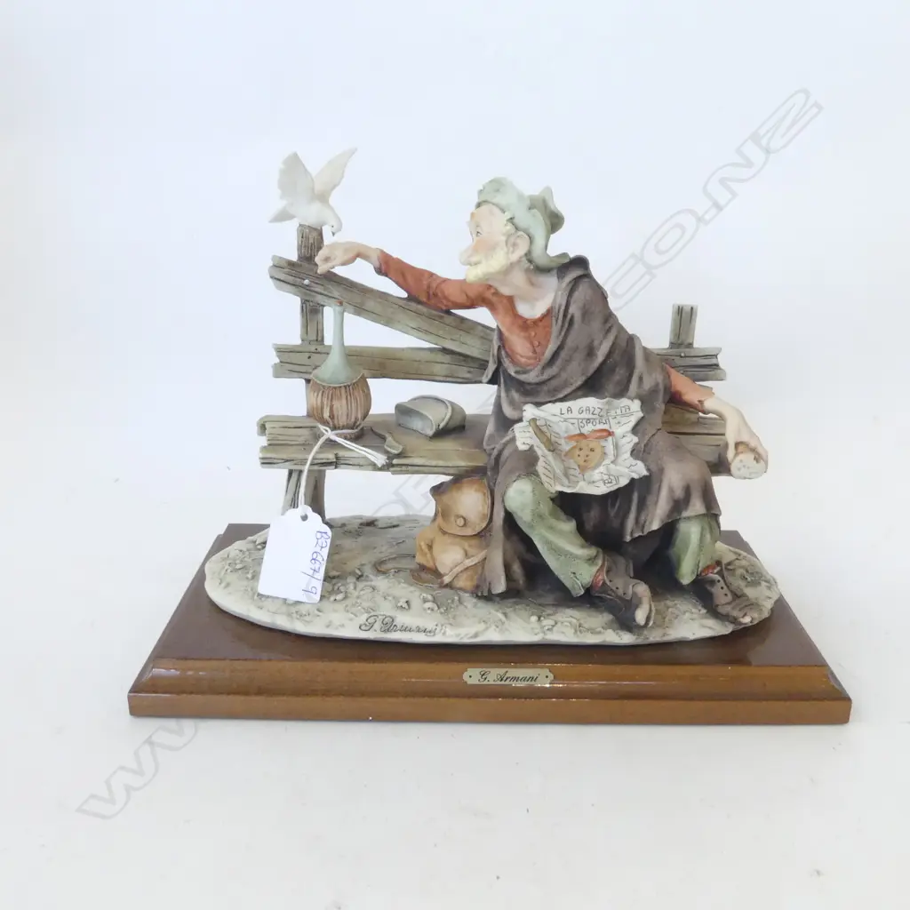 ITALIAN ARMANI FIGURINE OF A TRAMP ON BENCH W.265mm Image 1++