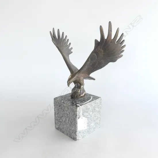 HEAVY BRONZE EAGLE ON MARBLE PLINTH, H.290mm (total w base)