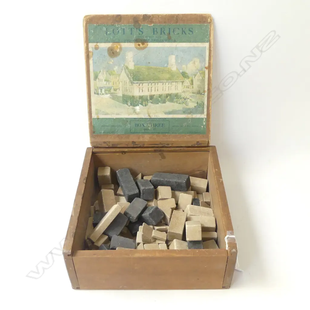 VINTAGE BOXED TOYS, BRICKS MARKET HALL, H.105mm, DIA.260mm Image 1++