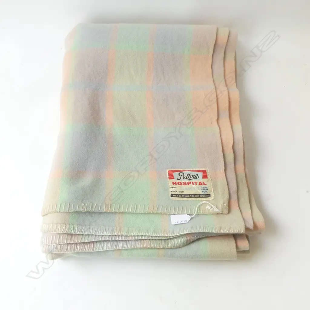SINGLE 'PETONE' LABELED NZ 100% WOOL BLANKET Image 1++