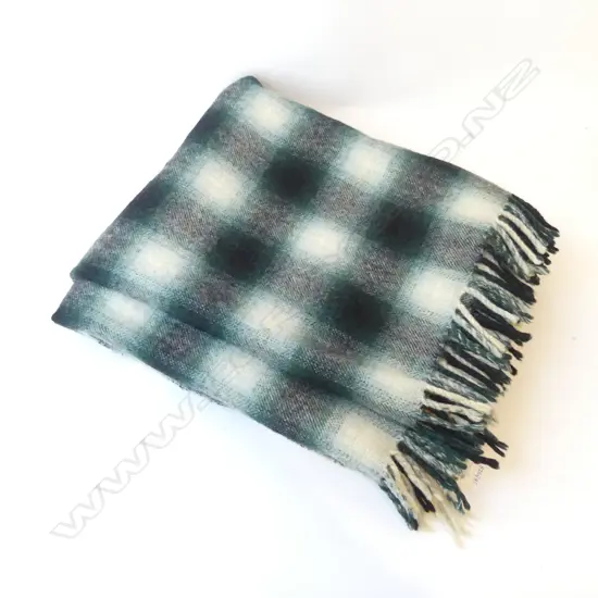 SINGLE WOVEN WOOL RUG