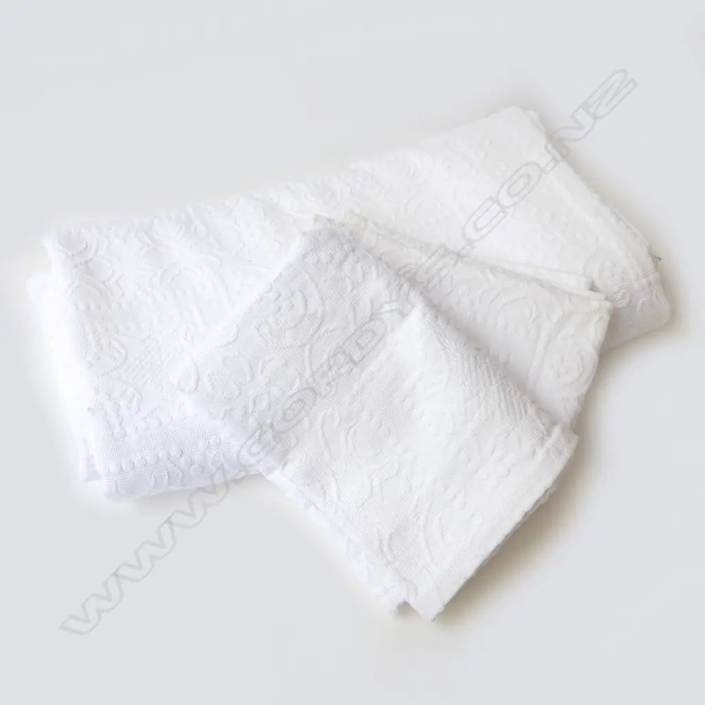 DOUBLE WHITE COTTON BEDSPREAD, L.2300mm & TWO PILLOW CASES Image 1++