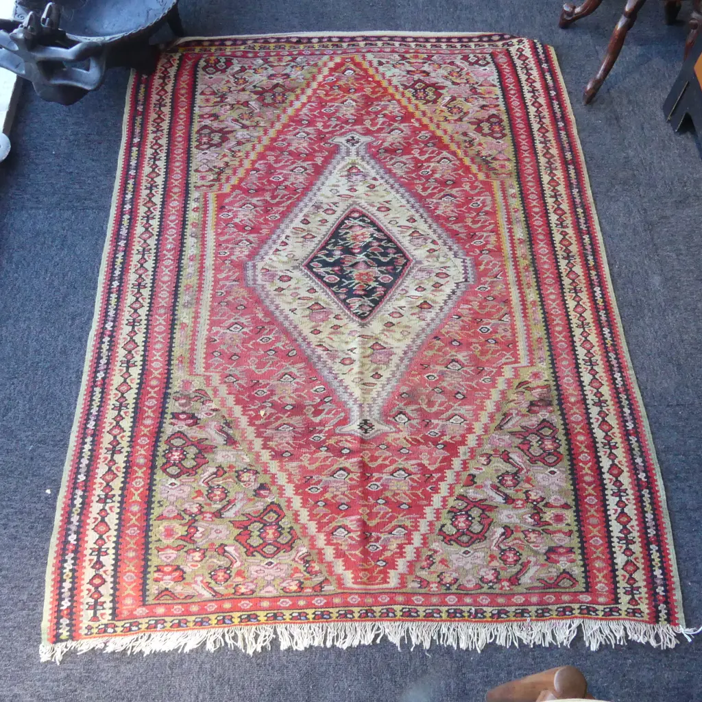 (24) QUALITY SEMI ANTIQUE KELIM RUG geometric stepped lge diamond medallion 1400 x 1040mm. Image 1++