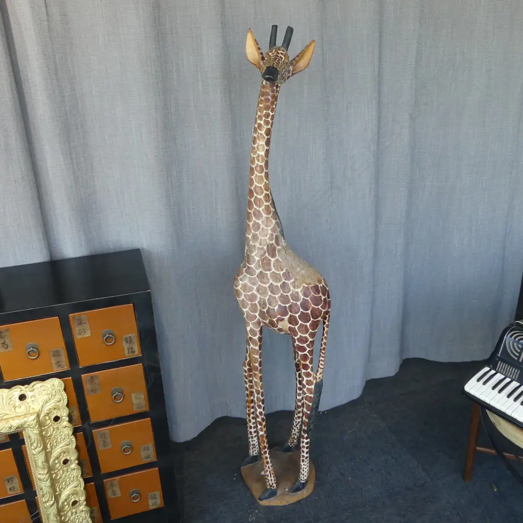 TALL PAINTED WOODEN GIRAFFE H.1600mm Image 1++