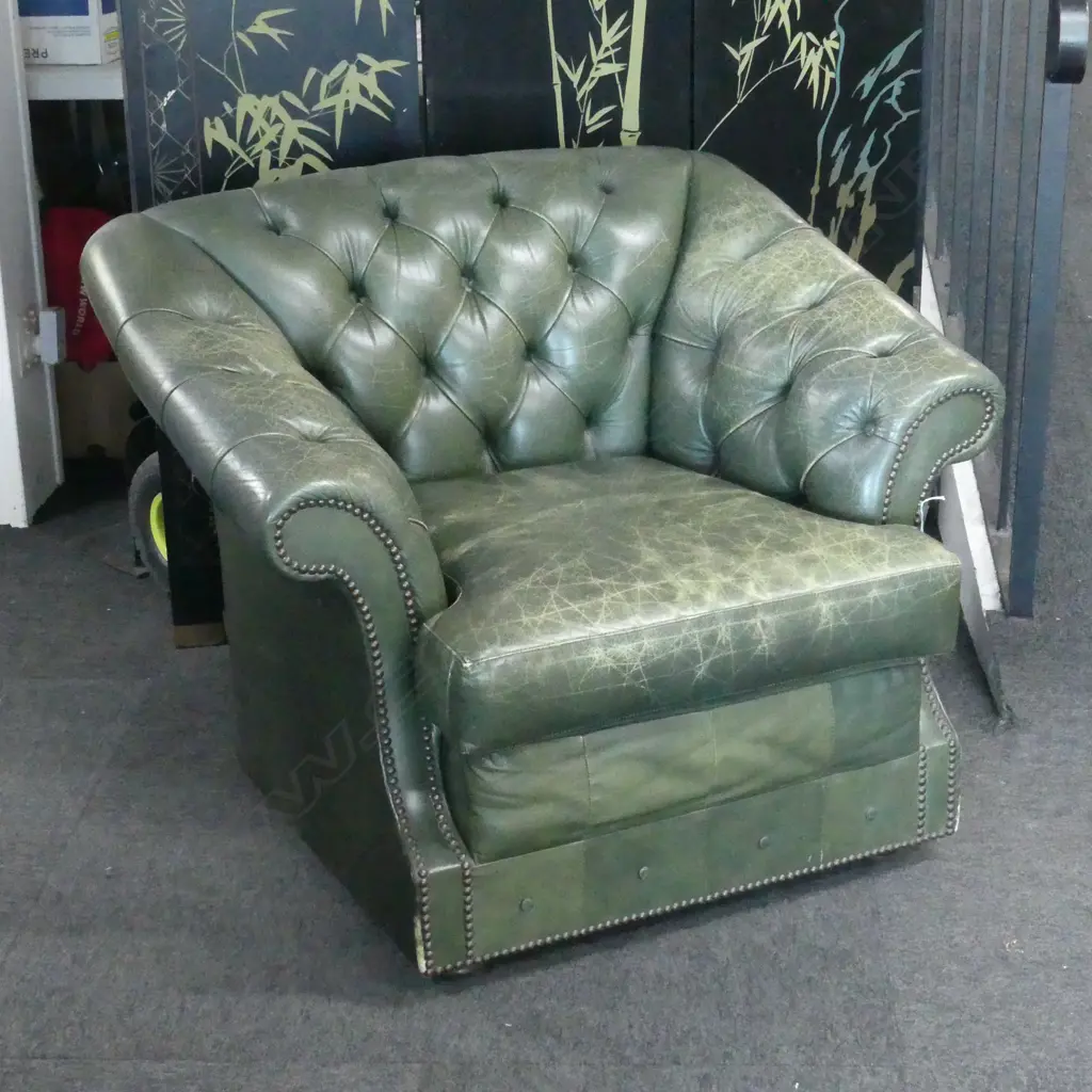 GREEN LEATHER BUTTON BACK CHESTERFIELD ARMCHAIR 930x850x770mm Image 1++