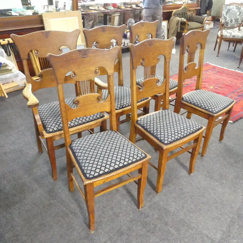 6 EARLY 20thC OAK DINING CHAIRS (1 A CARVER) Image 1++