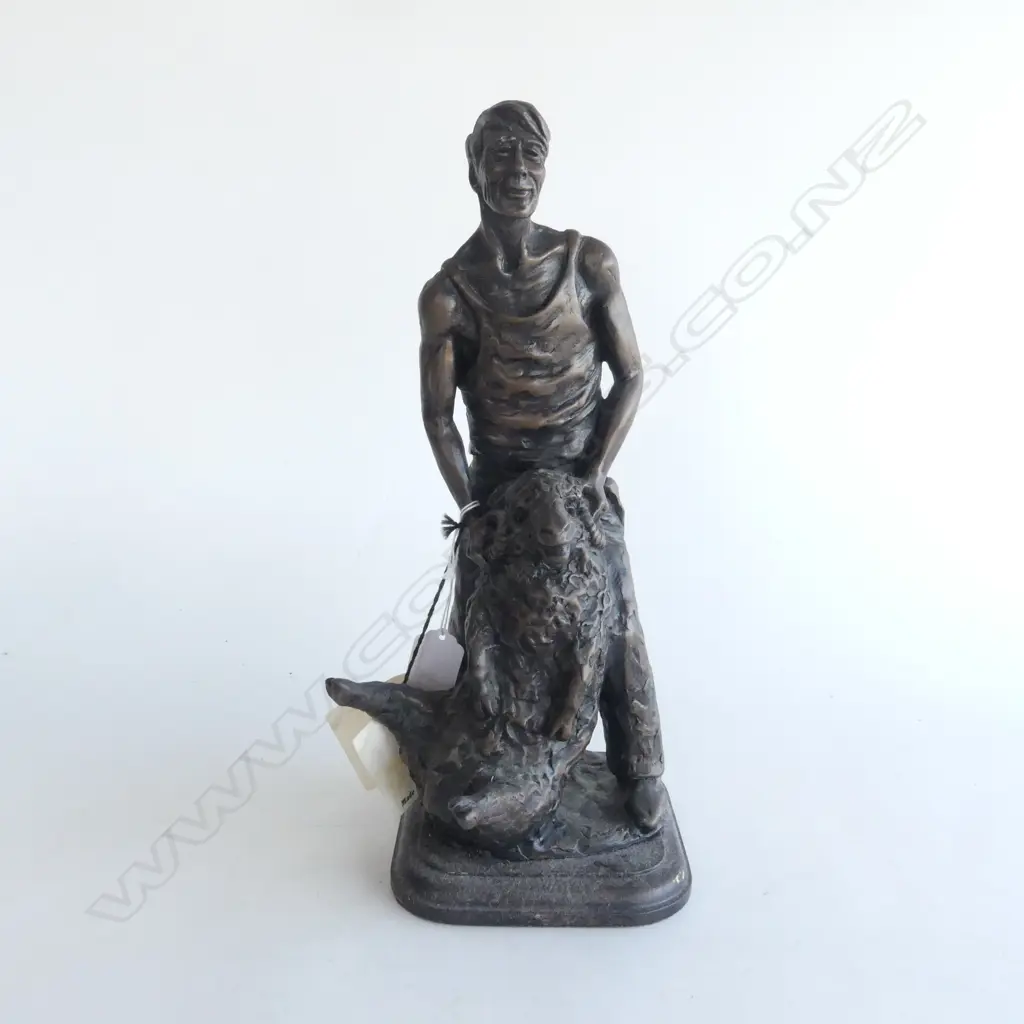 BRIAN POWERS (AUST.) SHEEP SHEARER RESIN/PLASTIC  H.340mm Image 1++