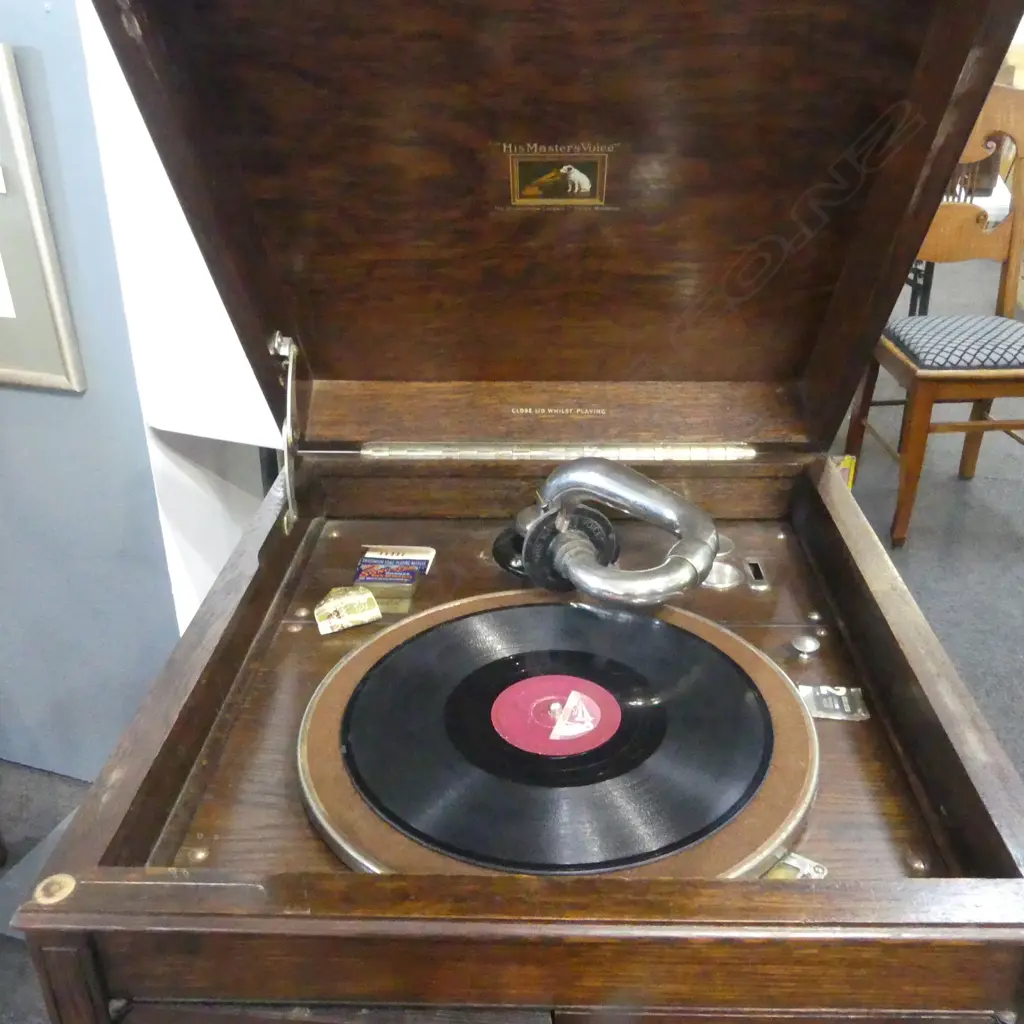 UPRIGHT OAK GRAMOPHONE 460x505x920mm WITH 78S Image 1++
