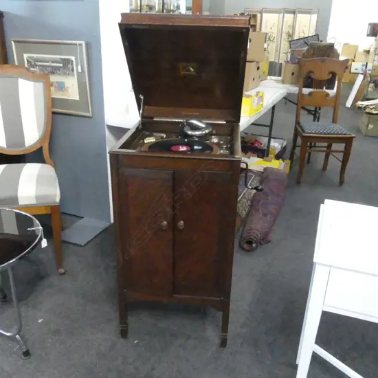 UPRIGHT OAK GRAMOPHONE 460x505x920mm WITH 78S