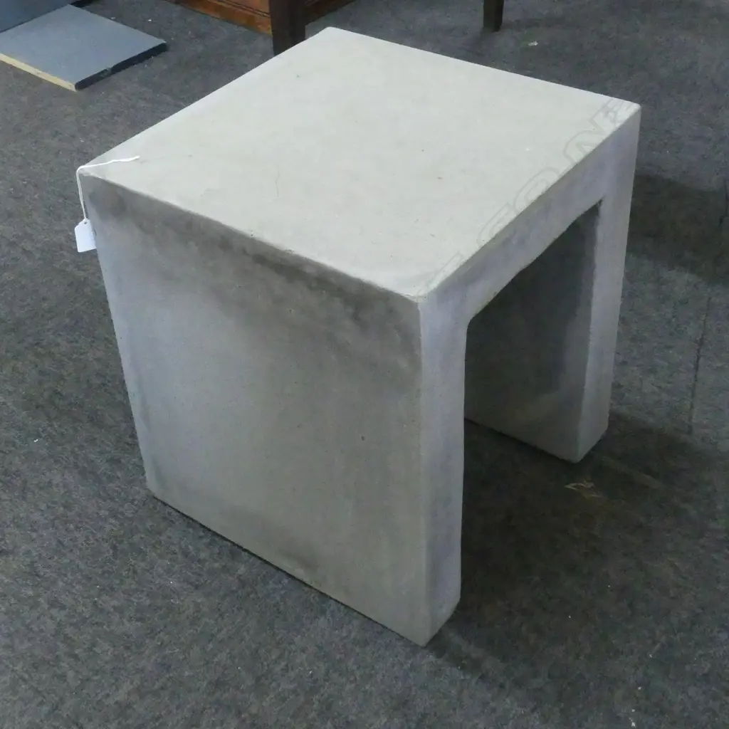 CONCRETE SIDE TABLE 400x400x440mm Image 1++