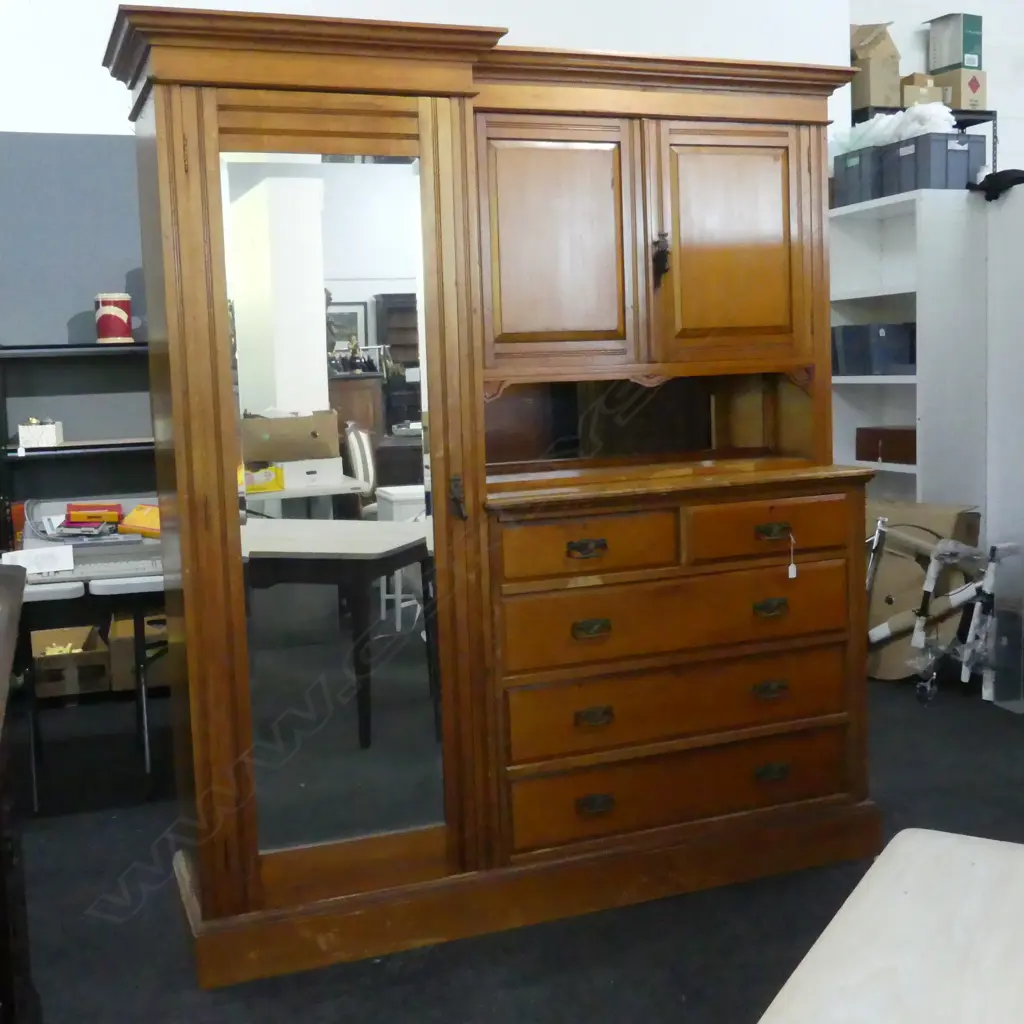 LG EDWARDIAN WARDROBE Image 1++