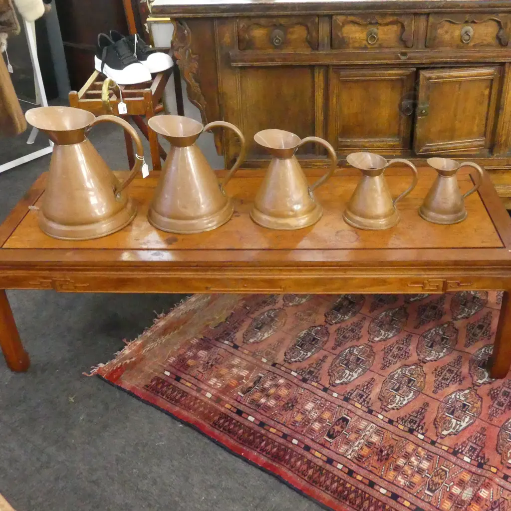 5 GRADUATING COPPER JUGS H.310mm Image 1++