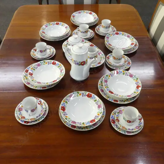 6 PLACE KALOCSA HUNGARY HAND PAINTED DINNER SERVICE