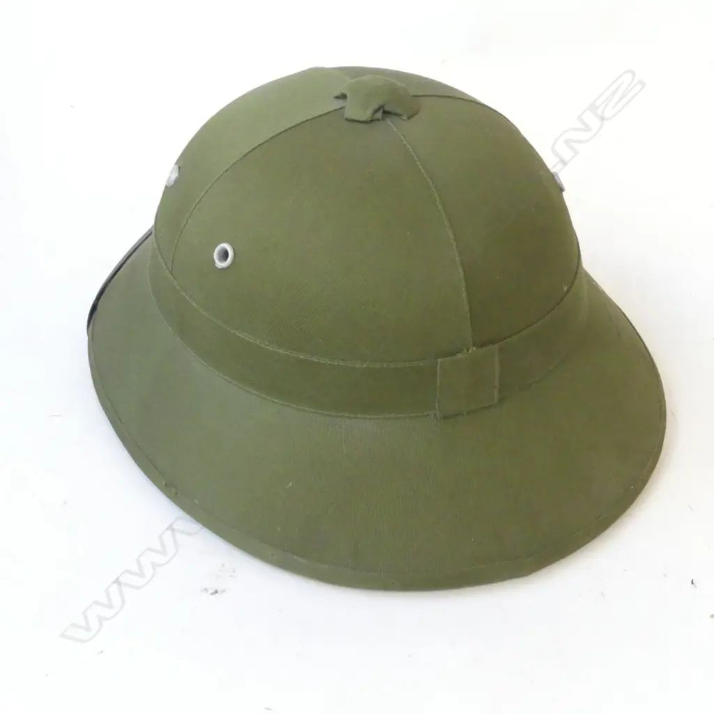 NORTH VIETNAMESE ARMY PITH HELMET, DIA.240mm Image 1++