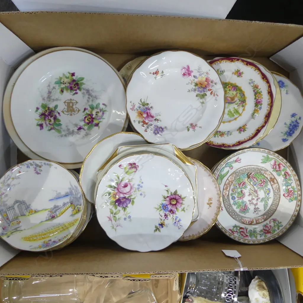 QUANTITY OF 30+ SIDE PLATES & SAUCERS Image 1++