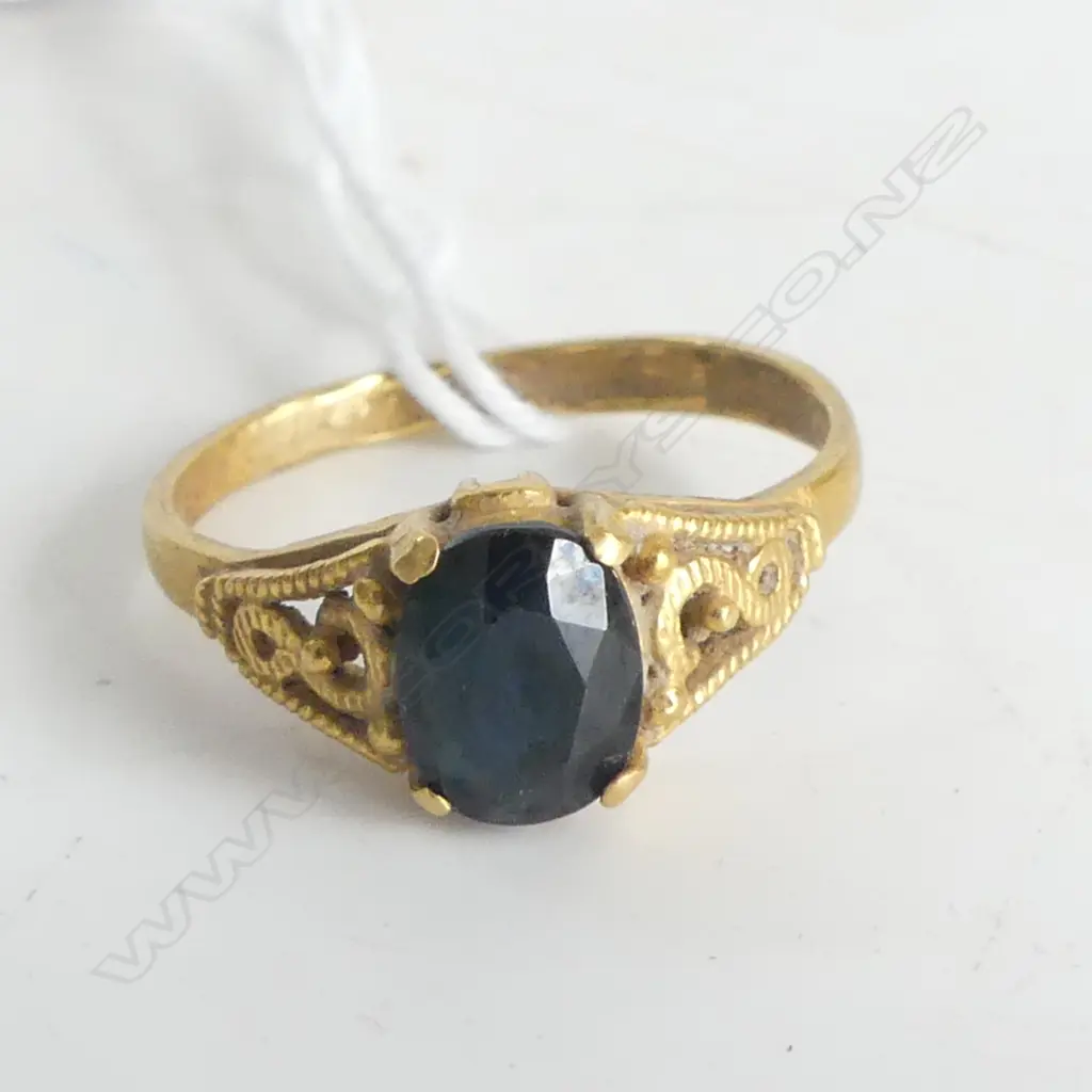 18ct to 22ct yellow GOLD & DARK SAPPHIRE STONE RING SIZE R 3.7gms Image 1++