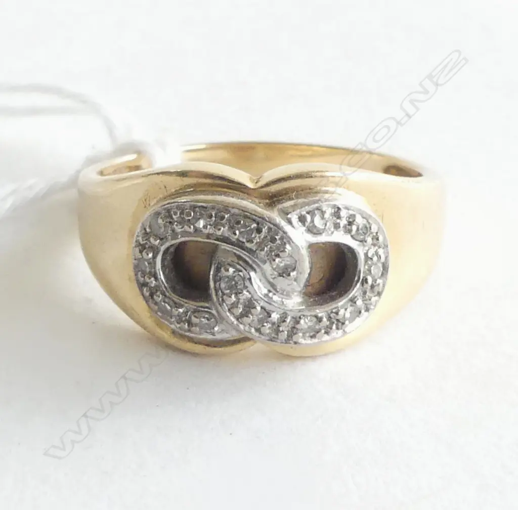 14ct YELLOW DIAMOND & MULTI DIAMOND RING the diamonds set to 2 linked rings  SIZE R 5,5gms Image 1++