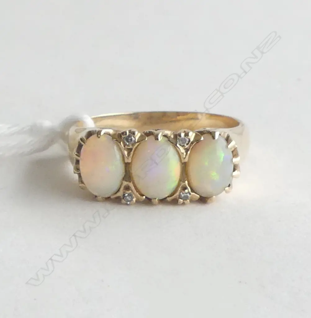 9CT OPAL & DIAMOND RING  SIZE Q  3.5gms Image 1++