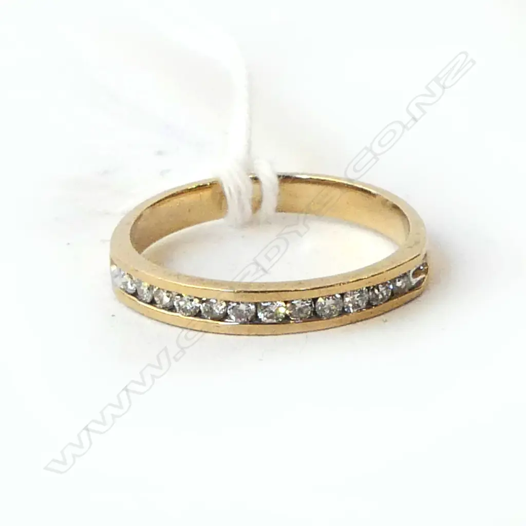 9CT GOLD AND DIAMOND SET BAND SIZE L  1.8 GMS Image 1++